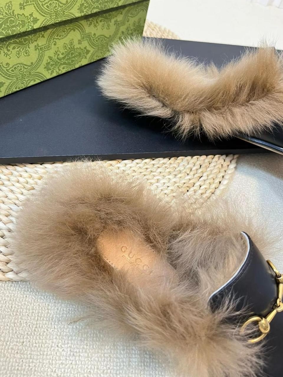 лоферы гуччи женские с мехом,лоферы гуччи с мехом,меховые лоферы гуччи,тапки гуччи с мехом,брендовая