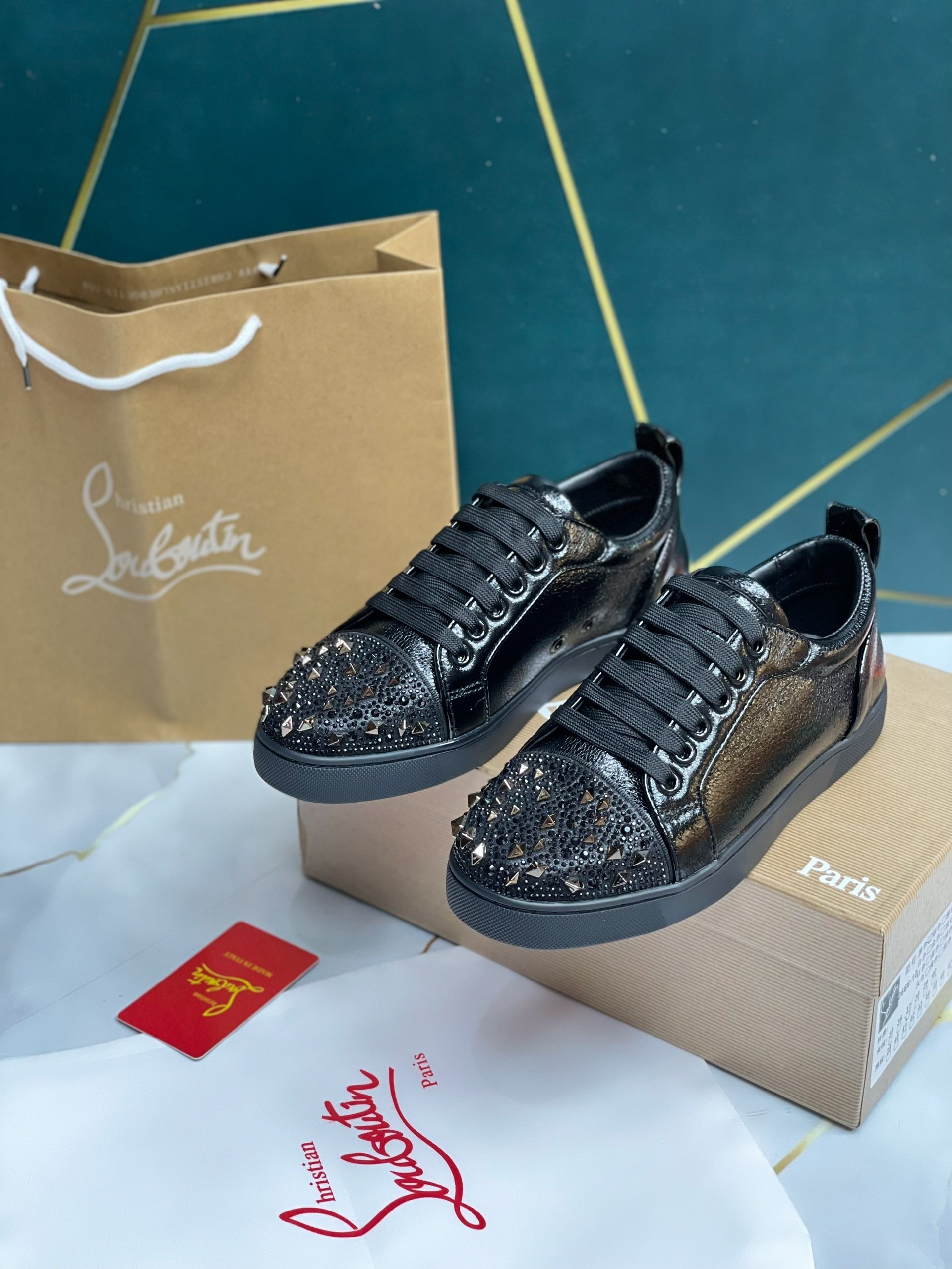 ,кроссовки christian louboutin,спортивная ,кроссовки модные,брендовая