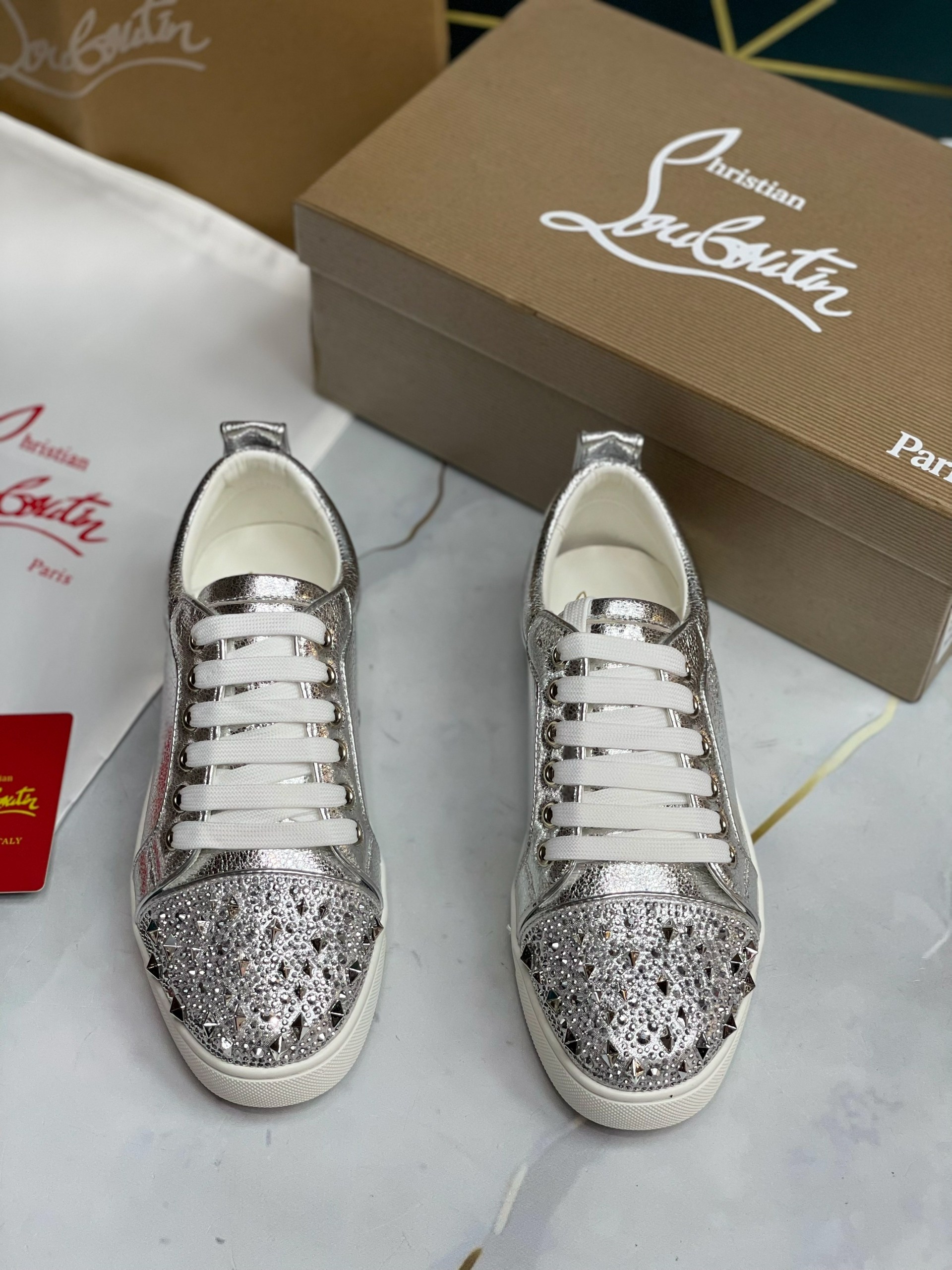 ,кроссовки christian louboutin,спортивная ,кроссовки модные,брендовая