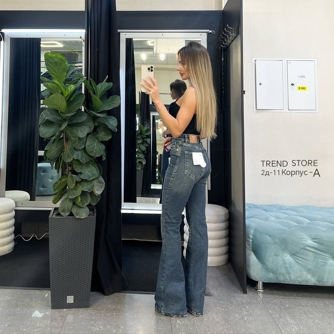 женские джинсы клеш,джинсы женские,стильные джинсы,джинсы клеш от колена с высокой посадкой,джинсы джинсы