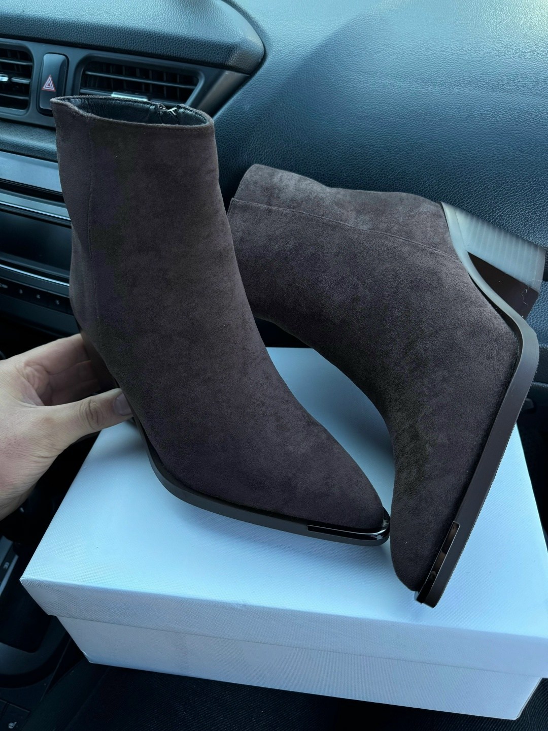 ботильоны замшевые,замшевые женские ботильоны с острым носком на,ботильоны женские,женские ботильоны из замши,ботильоны модные