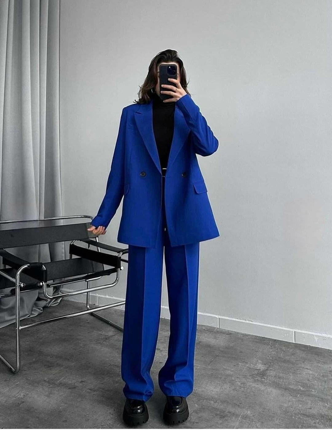 брючный костюм свободного кроя,синий брючный костюм,женский брючный костюм,классический брючный костюм,синий костюм женский брючный