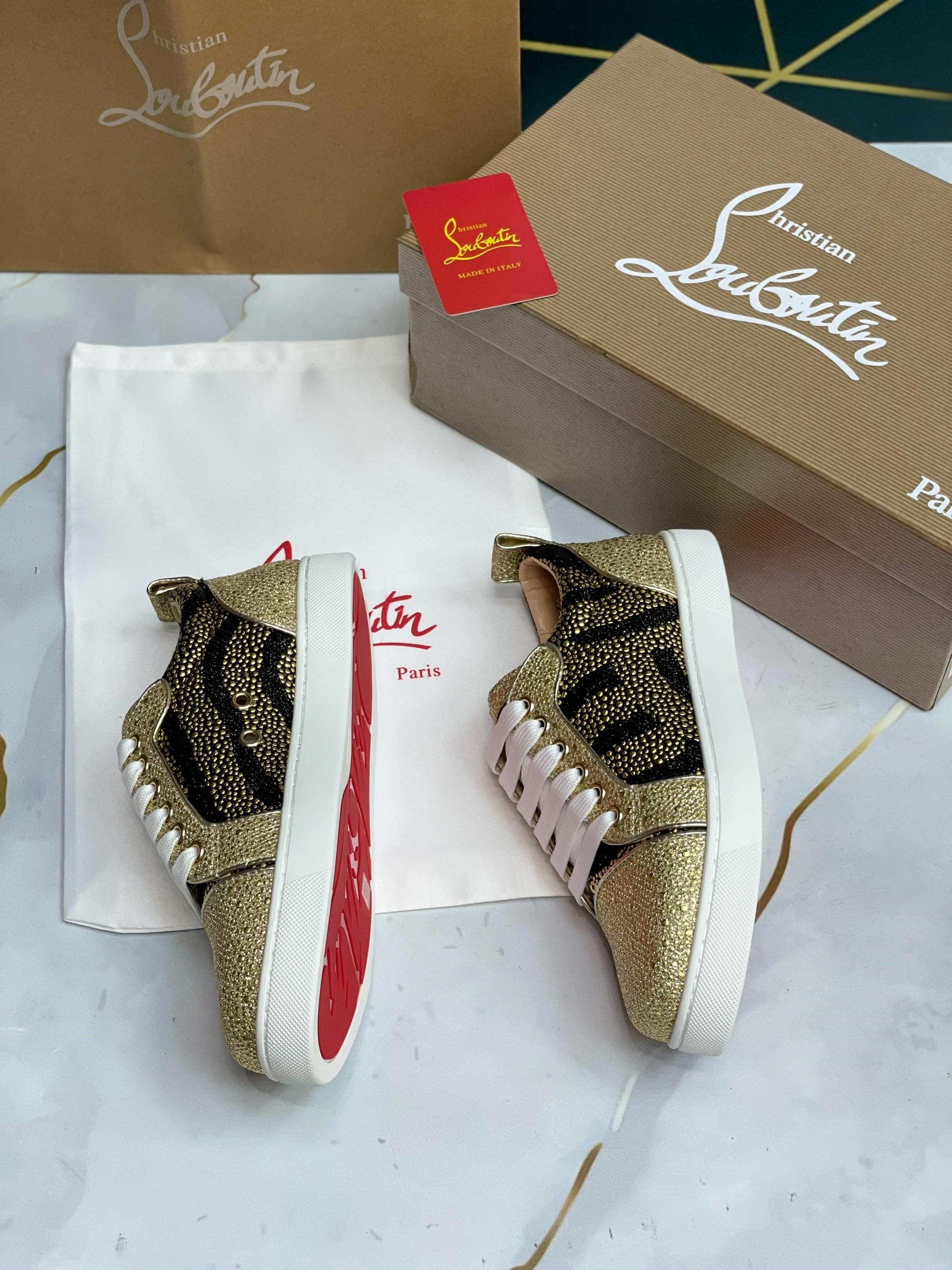 ,кроссовки christian louboutin,спортивная ,кроссовки модные,брендовая