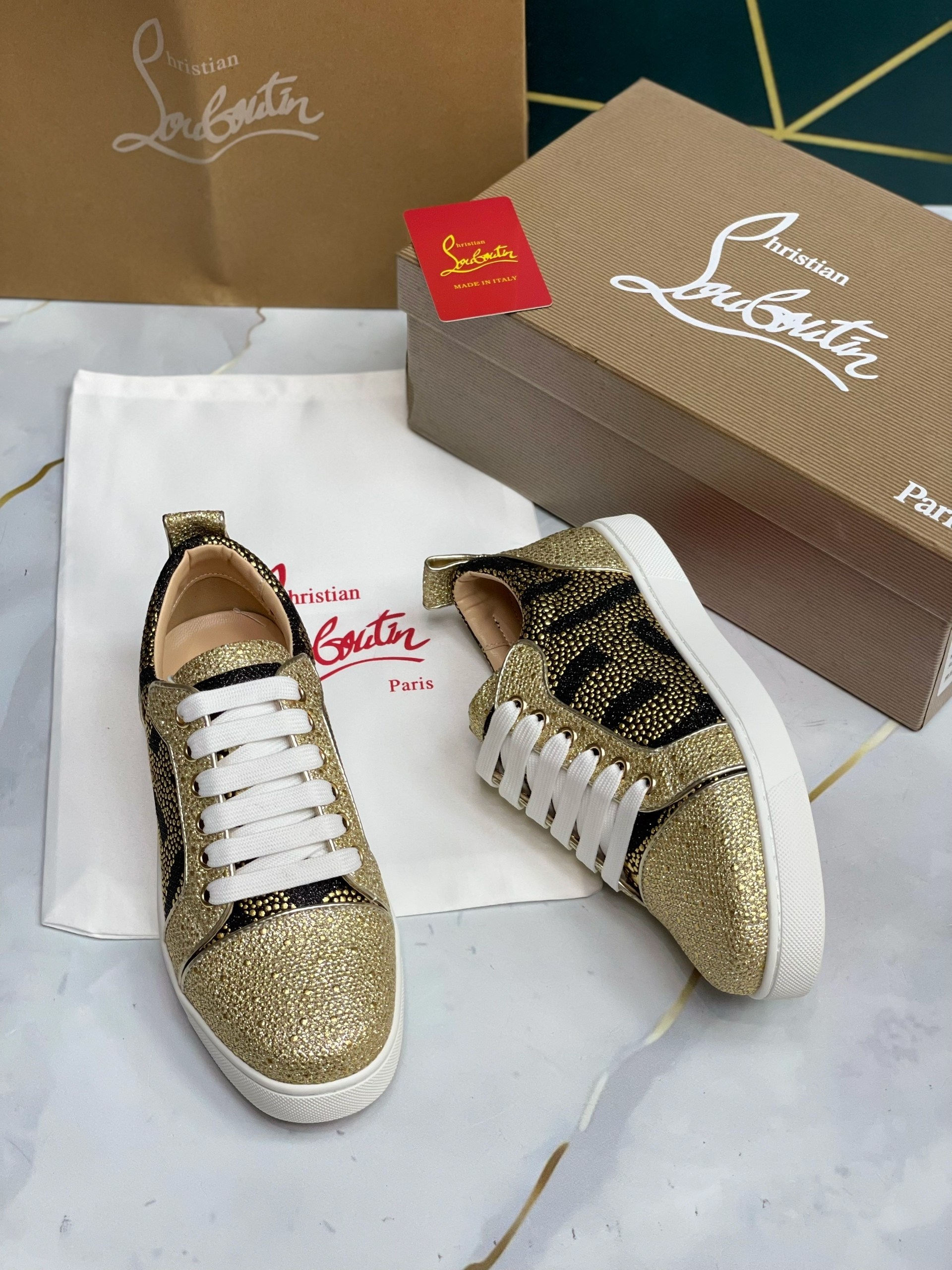 ,кроссовки christian louboutin,спортивная ,кроссовки модные,брендовая