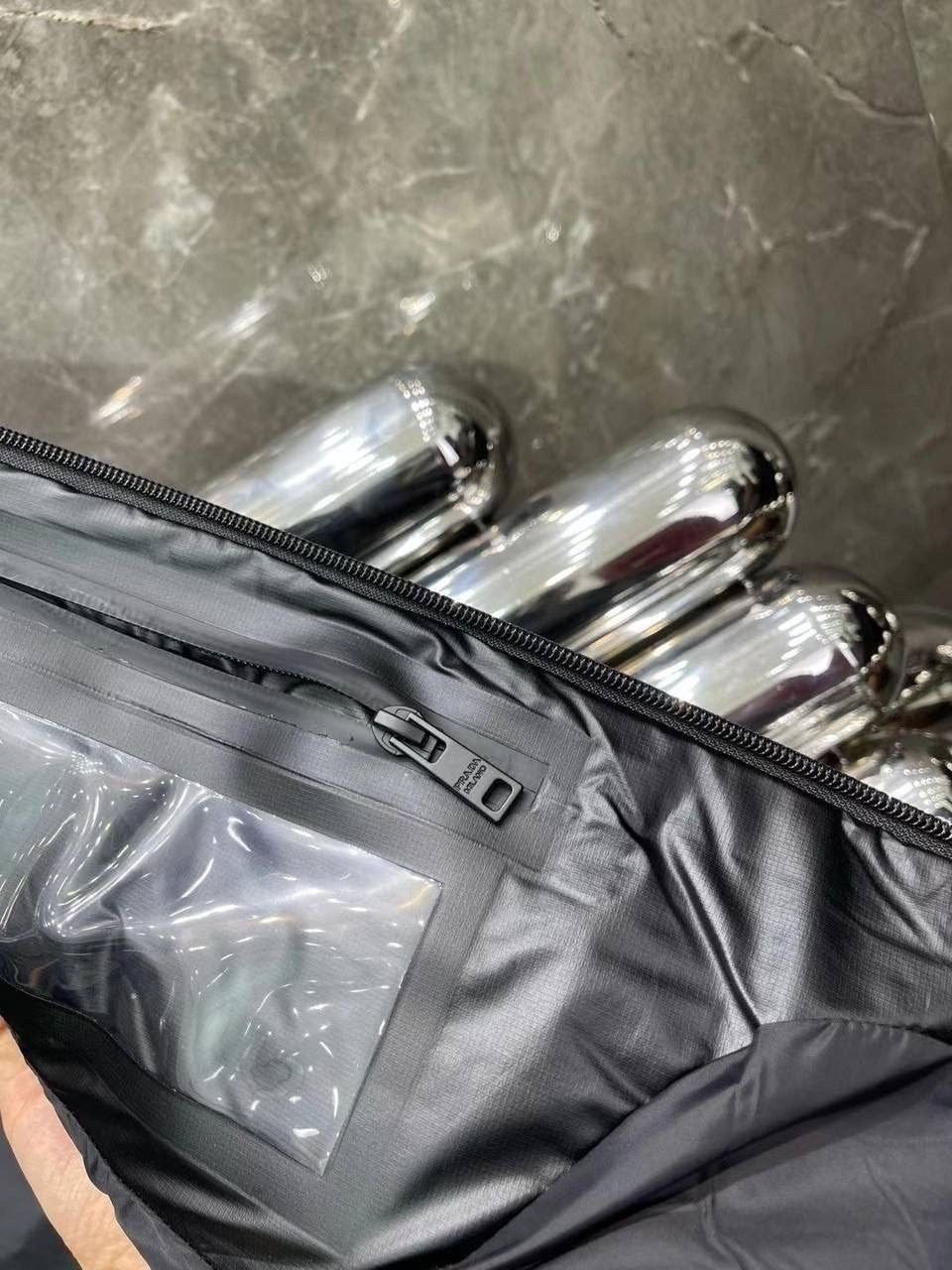 жилет prada мужской,пуховый жилет прада мужские,жилетка прада,жилетка moncler мужская,жилет мужской