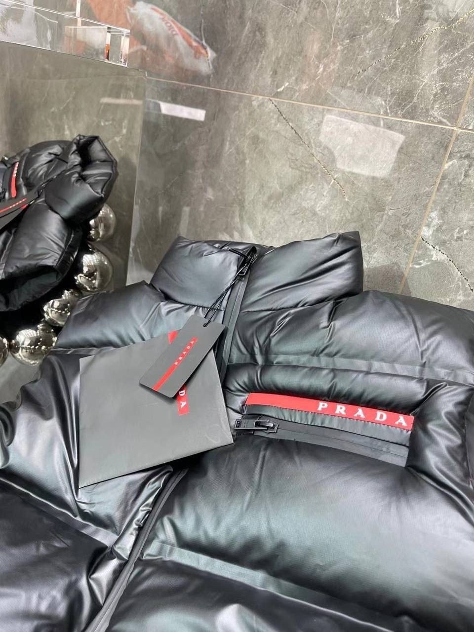 жилет prada мужской,пуховый жилет прада мужские,жилетка прада,жилетка moncler мужская,жилет мужской