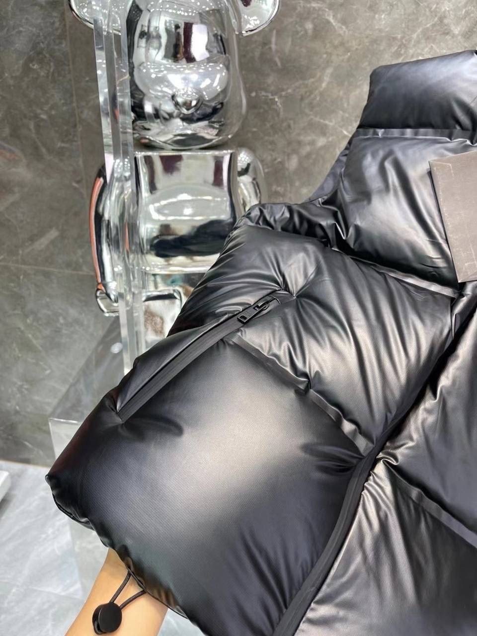 жилет prada мужской,пуховый жилет прада мужские,жилетка прада,жилетка moncler мужская,жилет мужской