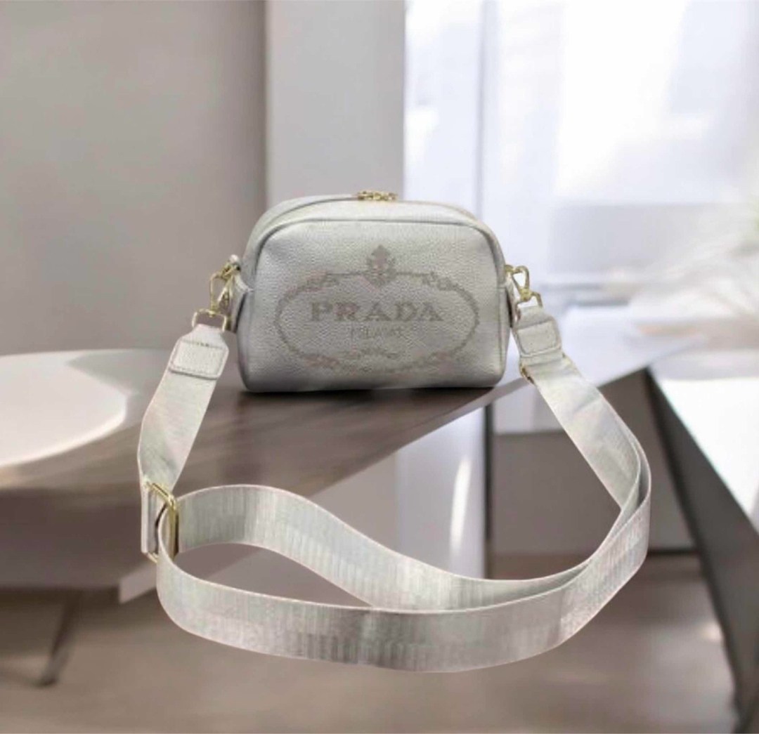 женская сумка prada,сумка прада серая через плечо,сумка prada,сумка стильная модная,модная сумка