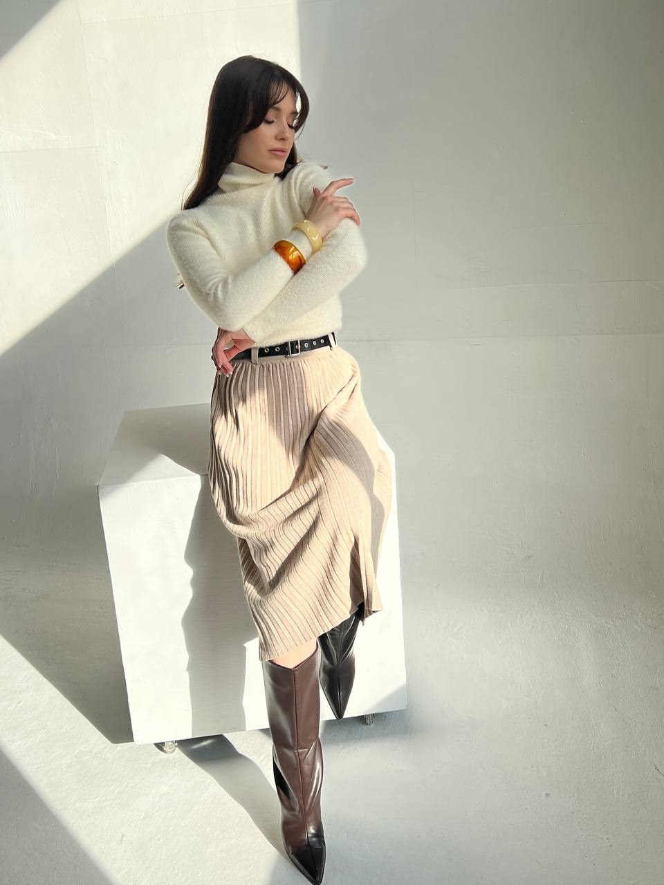 юбка плиссе,джемпер бежевый,плиссированная юбка,бежевая юбка,модная юбка