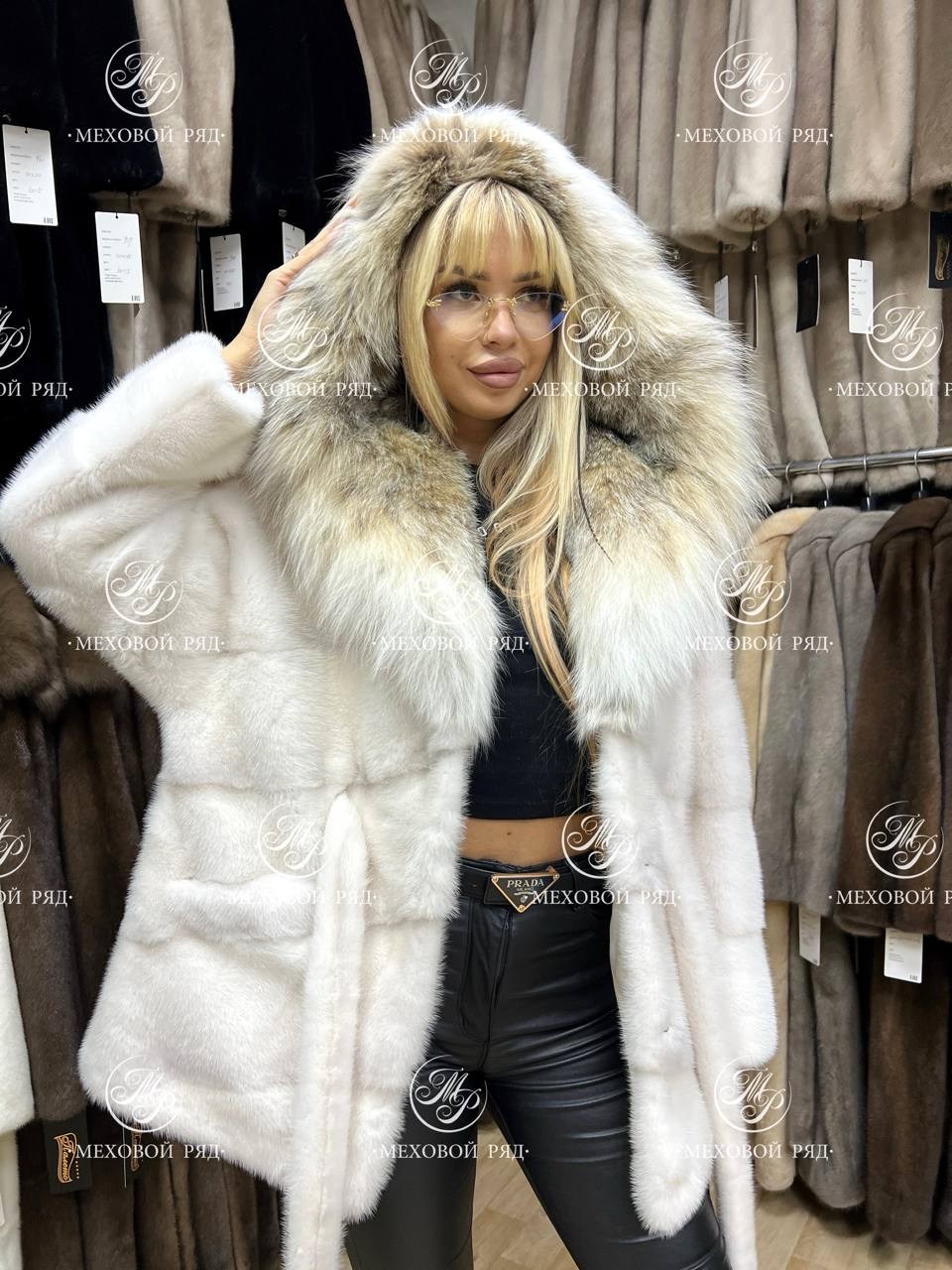 белая норковая шуба,шубы,шуба с капюшоном,меховые изделия,норковая шуба с капюшоном