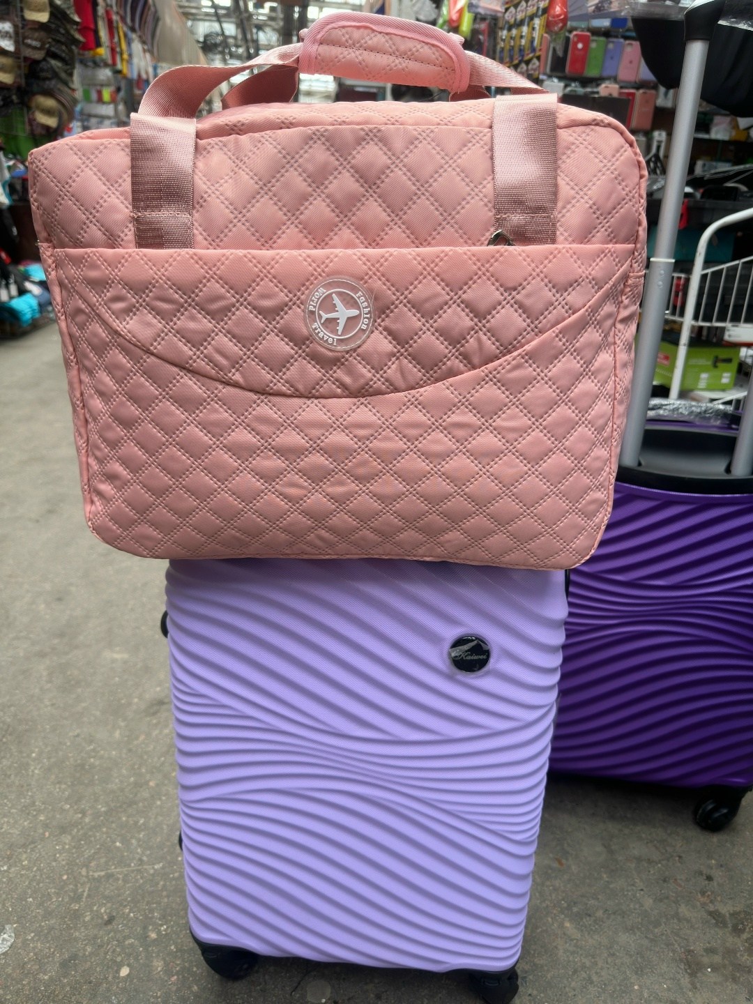 женская сумка стеганая дорожная,сумка,сумка красная,дорожные сумки,дорожные и спортивные сумки