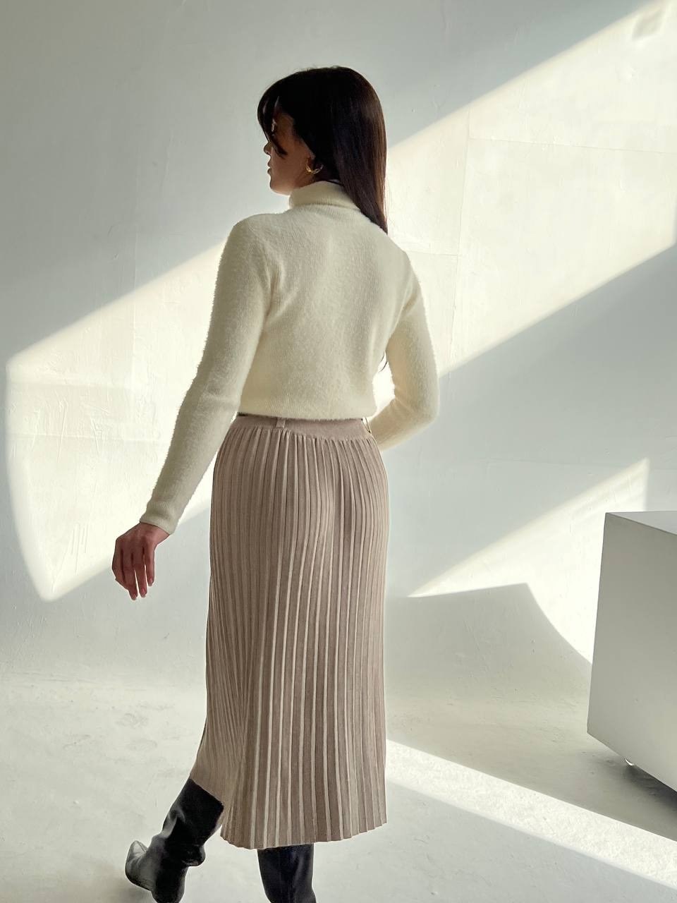 юбка плиссе,джемпер бежевый,плиссированная юбка,бежевая юбка,модная юбка