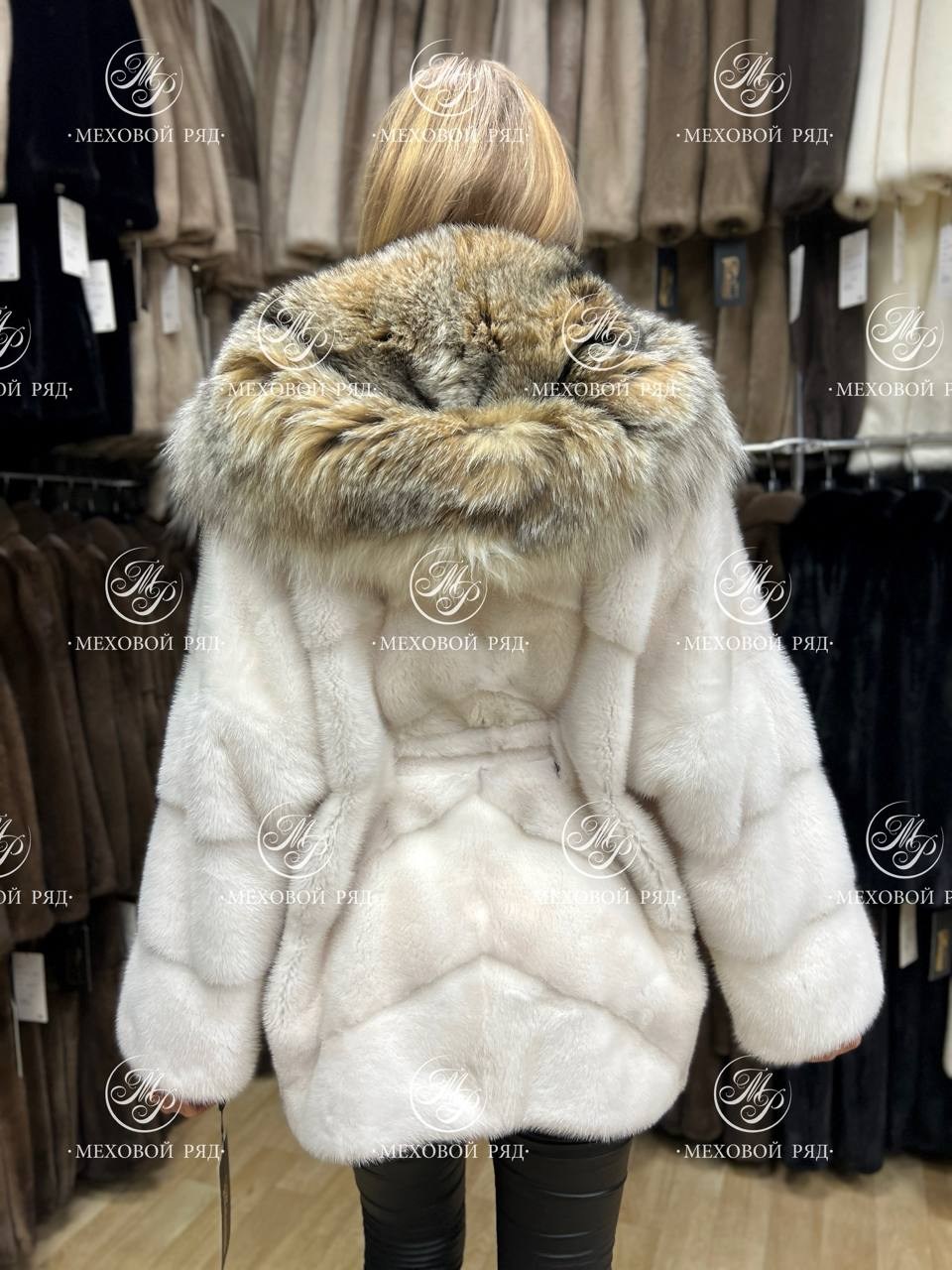белая норковая шуба,шубы,шуба с капюшоном,меховые изделия,норковая шуба с капюшоном
