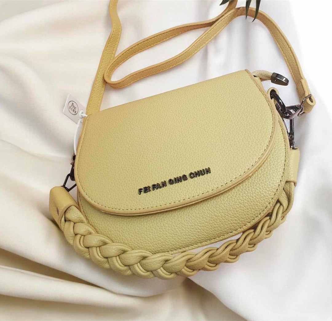 женская сумка prada,сумка прада серая через плечо,сумка prada,сумка стильная модная,модная сумка