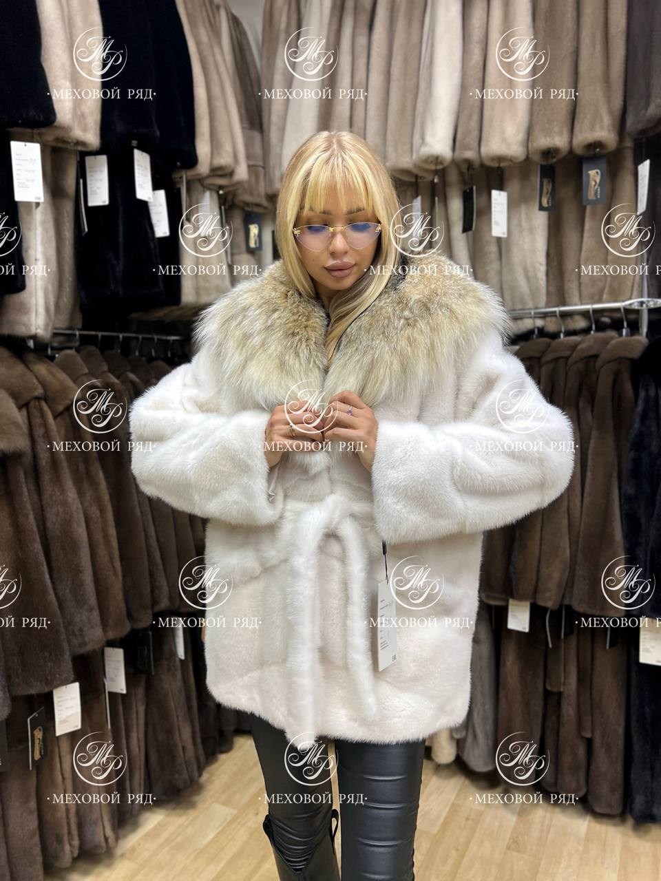 белая норковая шуба,шубы,шуба с капюшоном,меховые изделия,норковая шуба с капюшоном