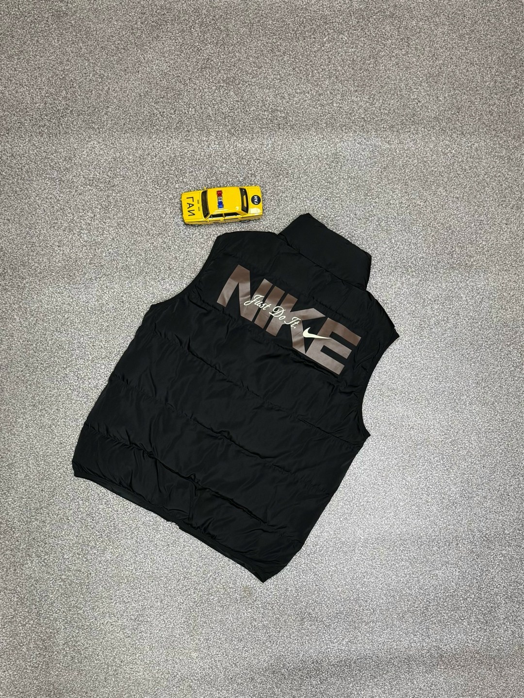 жилетка nike,жилетка,жилет,жилетка спортивная,безрукавка жилет