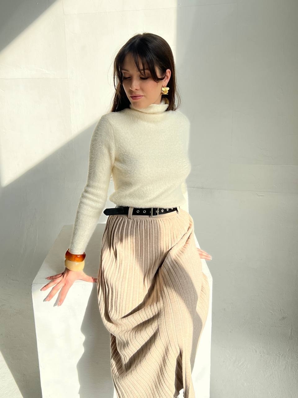 юбка плиссе,джемпер бежевый,плиссированная юбка,бежевая юбка,модная юбка