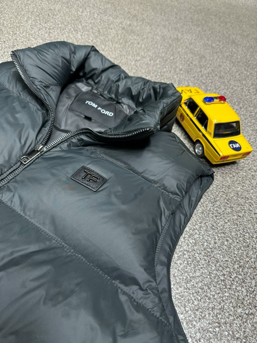 жилетка,жилетка мужская,жилет,жилетка безрукавка,жилетка прада