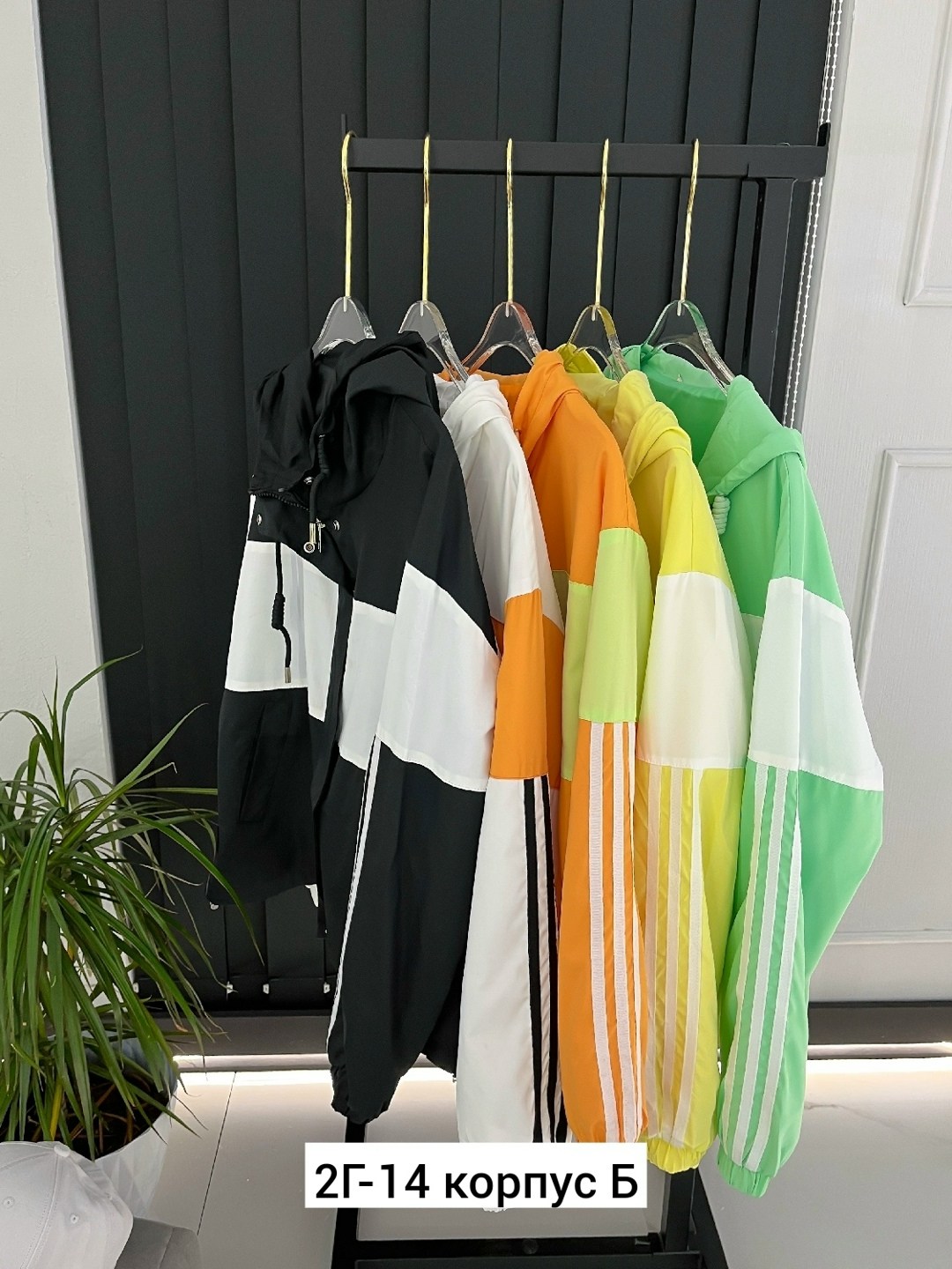 ветровка,женские одежда,спортивные костюмы женские,куртки ,куртка легкая