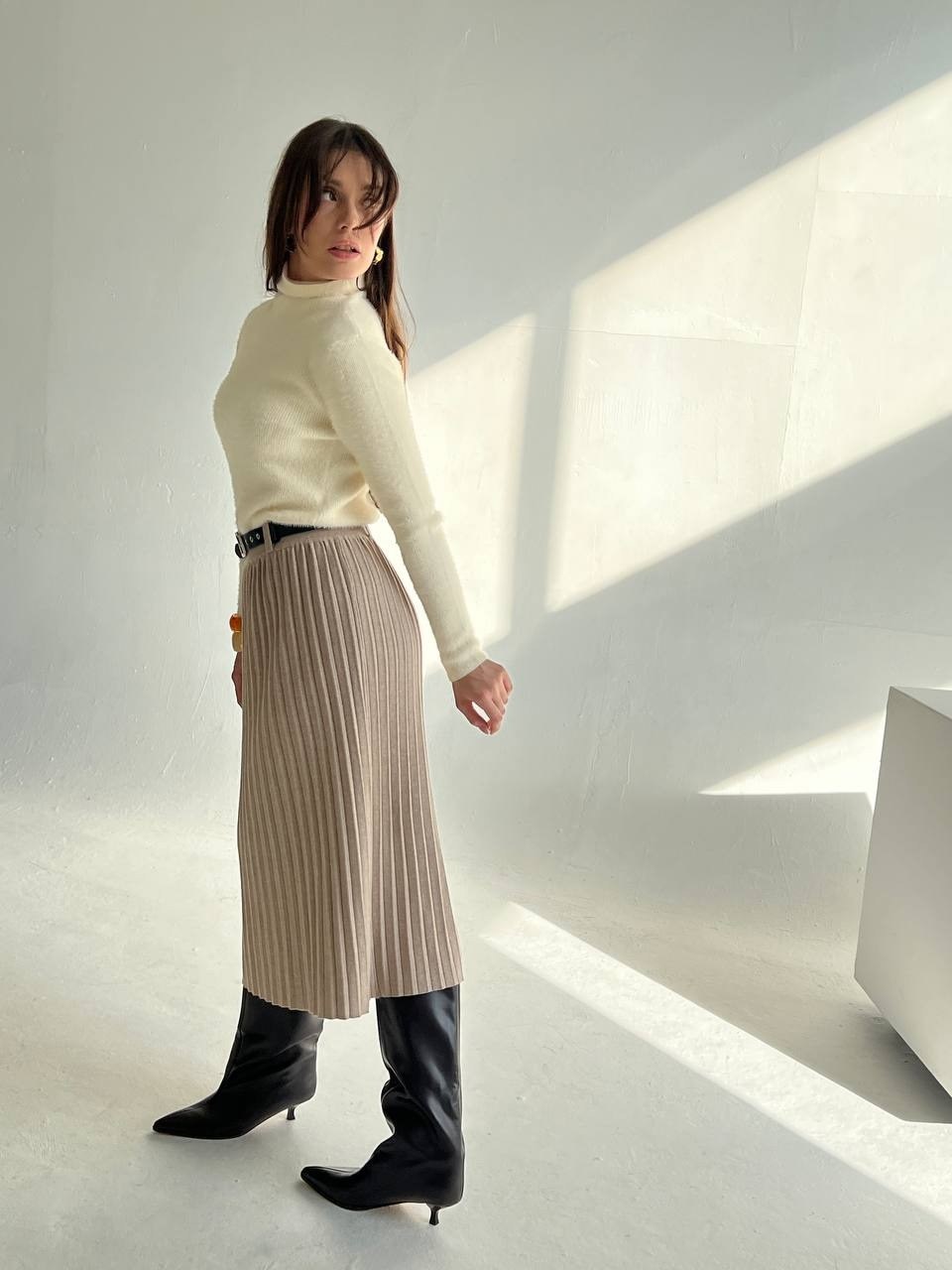 юбка плиссе,джемпер бежевый,плиссированная юбка,бежевая юбка,модная юбка