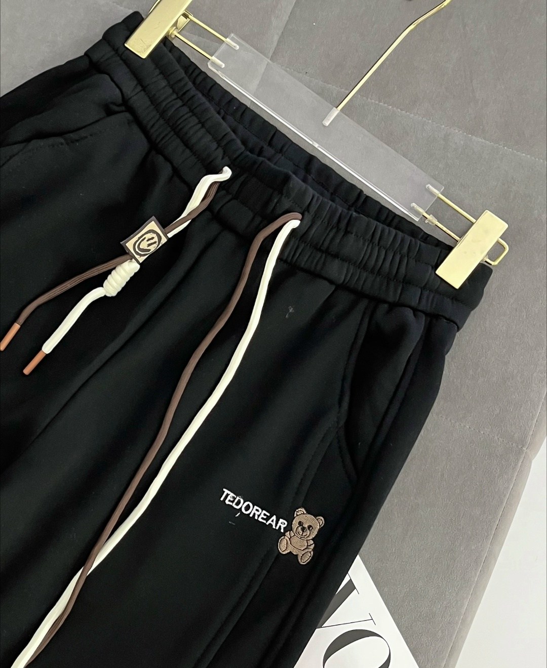 спортивные брюки,спортивные брюки зеленые,брюки в спортивном стиле,брюки модные,штаны модные