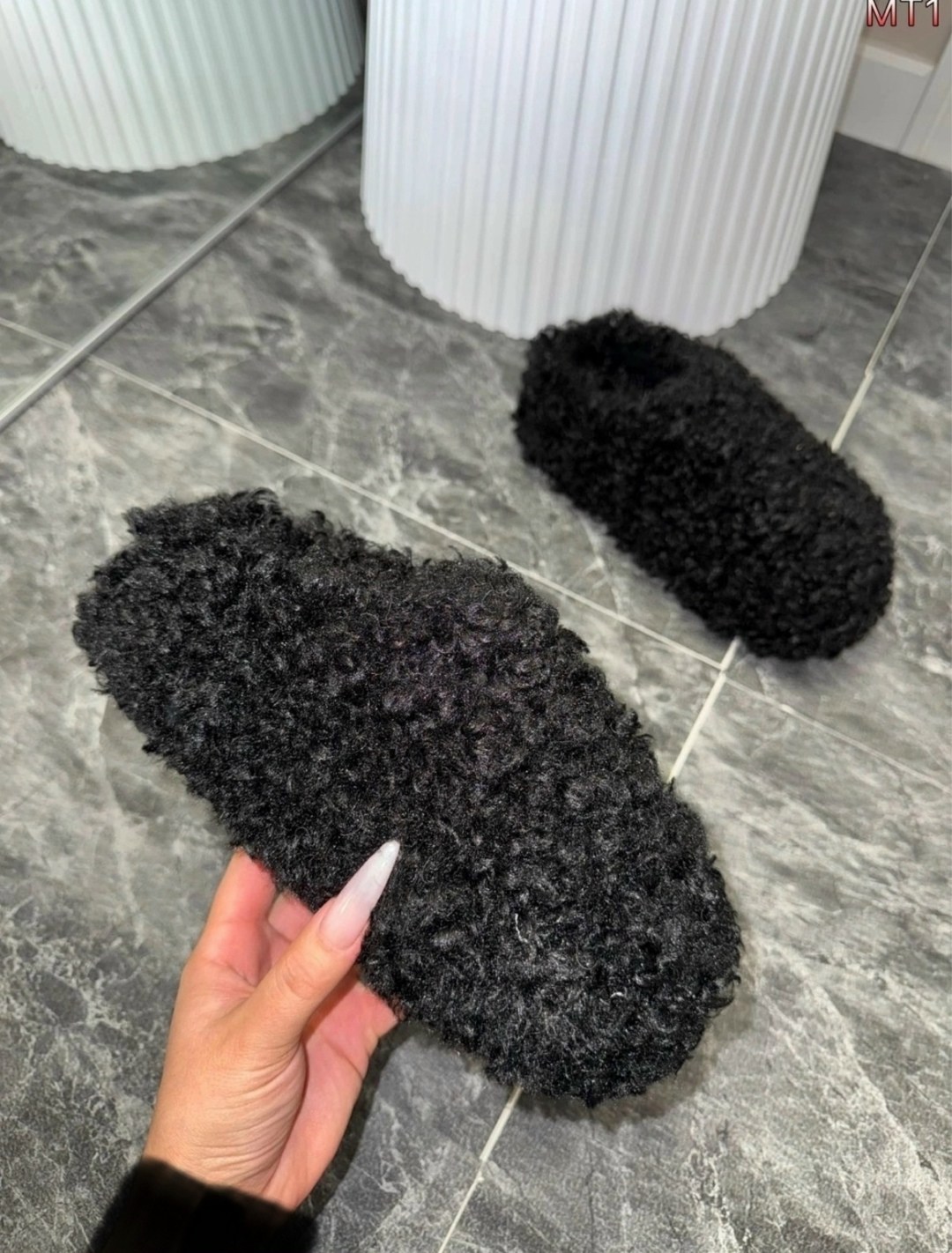 шлепки с мехом,меховые тапочки домашние,тапочки модные,меховые тапочки,тапочки из искусственного меха