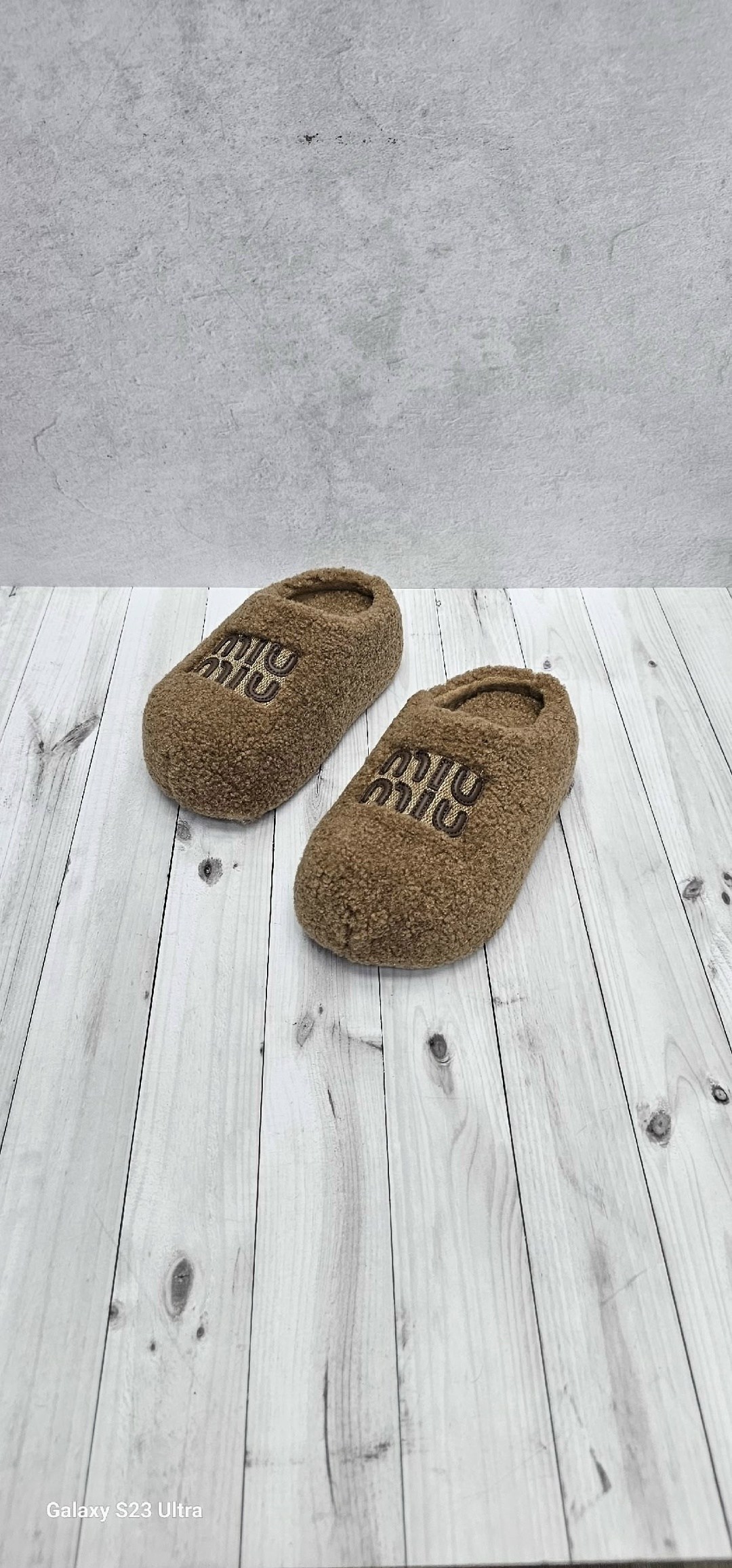 тапочки miu miu,тапочки модные,домашние тапочки женские,женские тапочки,плюшевые тапочки