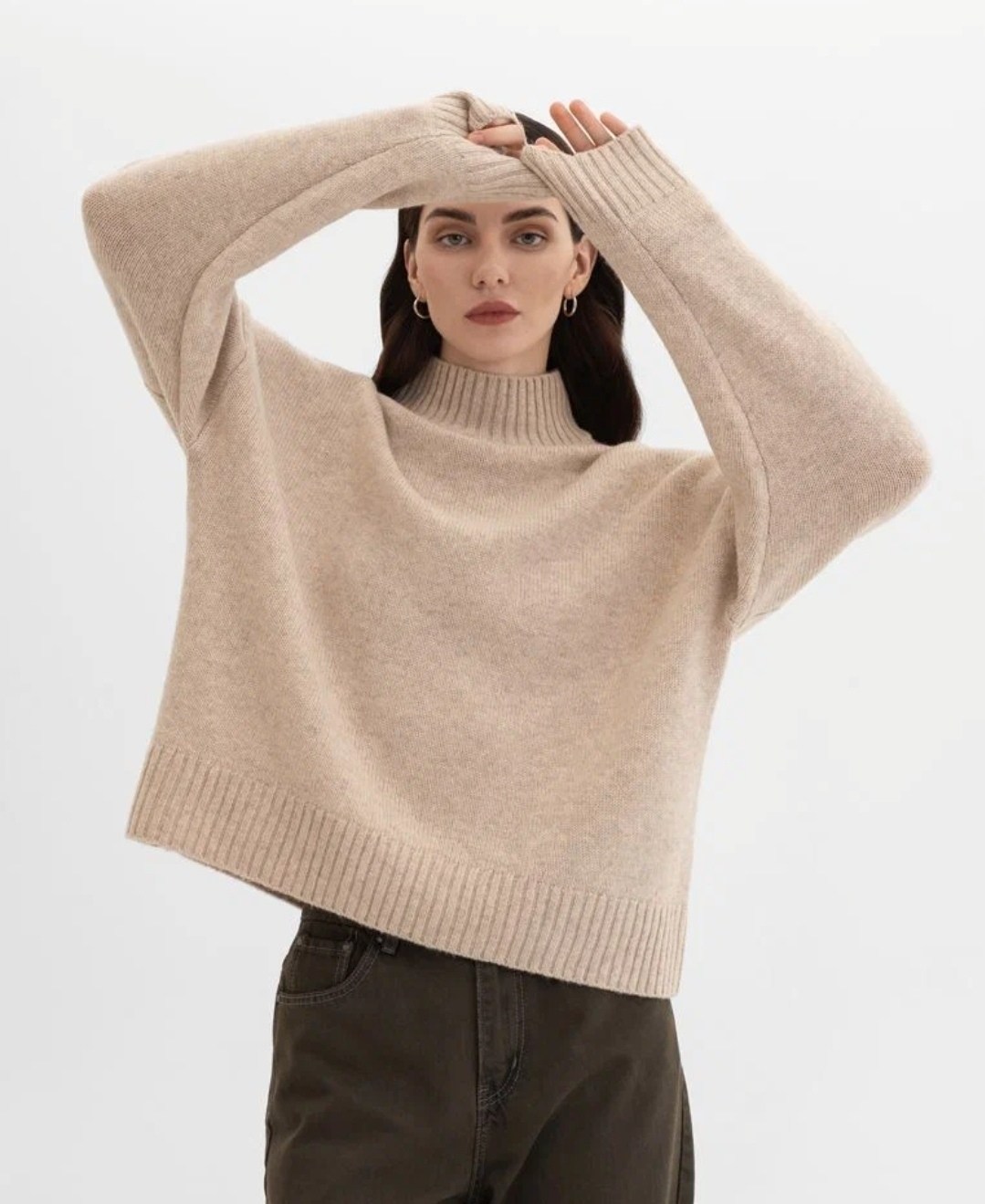 свитер с высоким воротом,кашемировый свитер с высоким воротником,свитер,свитер бежевый,свитер с воротником