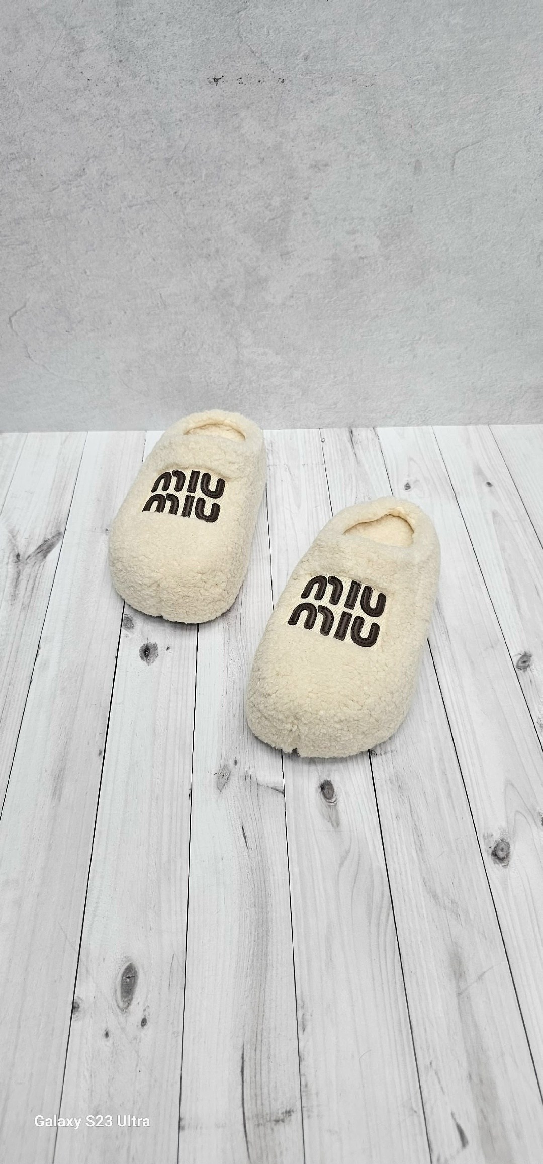 тапочки miu miu,тапочки модные,домашние тапочки женские,женские тапочки,плюшевые тапочки