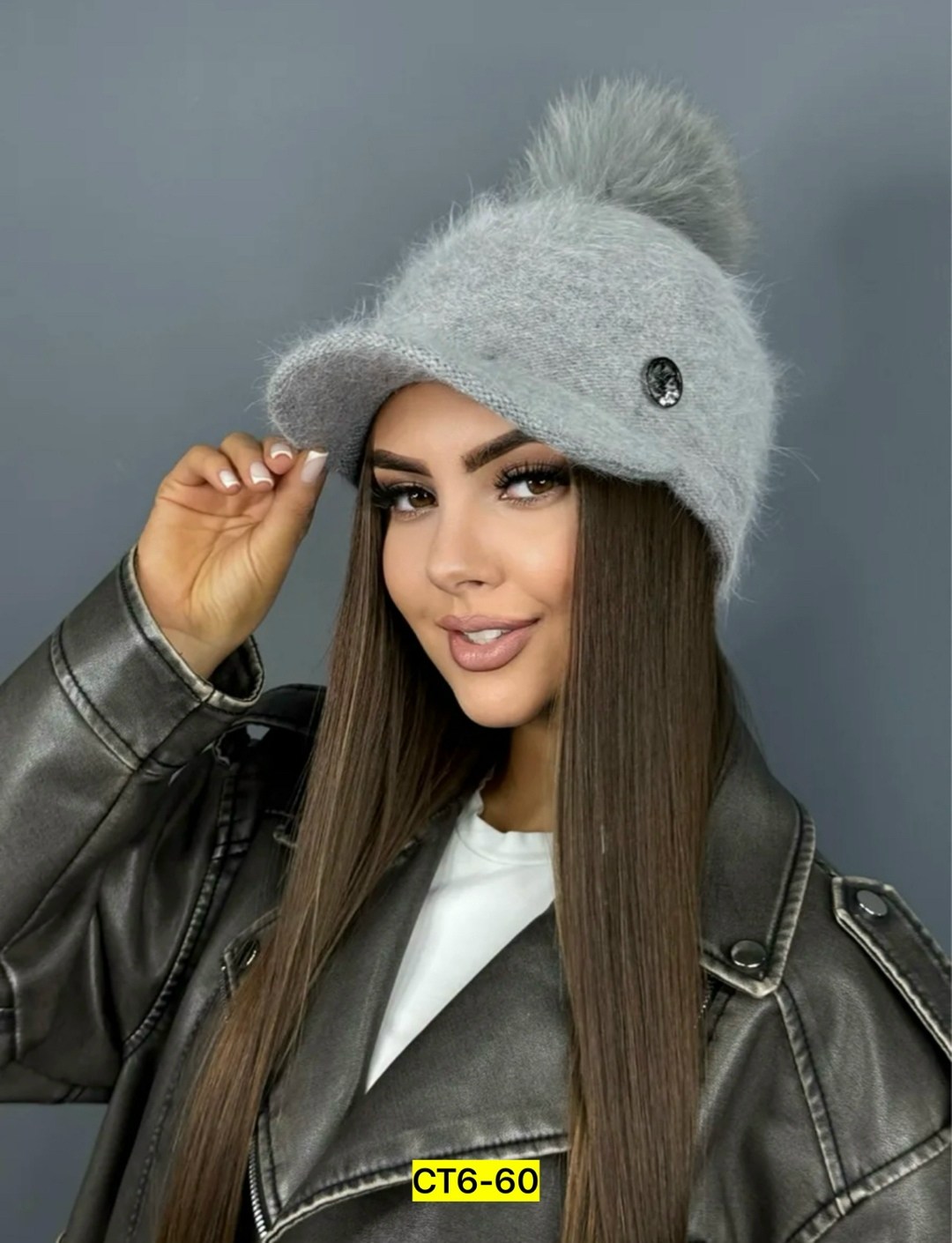 кепка с помпоном,кепка с помпоном женская зимняя,шапка с меховыми помпонами,кепка с меховым помпоном,теплая кепка с помпоном