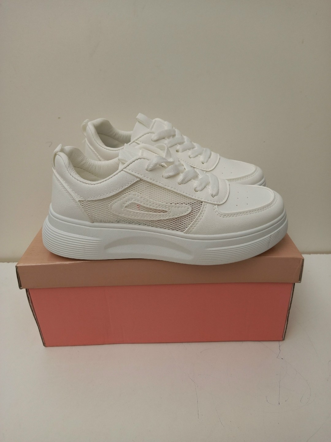 кроссовки женскиe,,кроссовки женские белые,белый кроссовок,кроссовки женские белые на высокой подошве