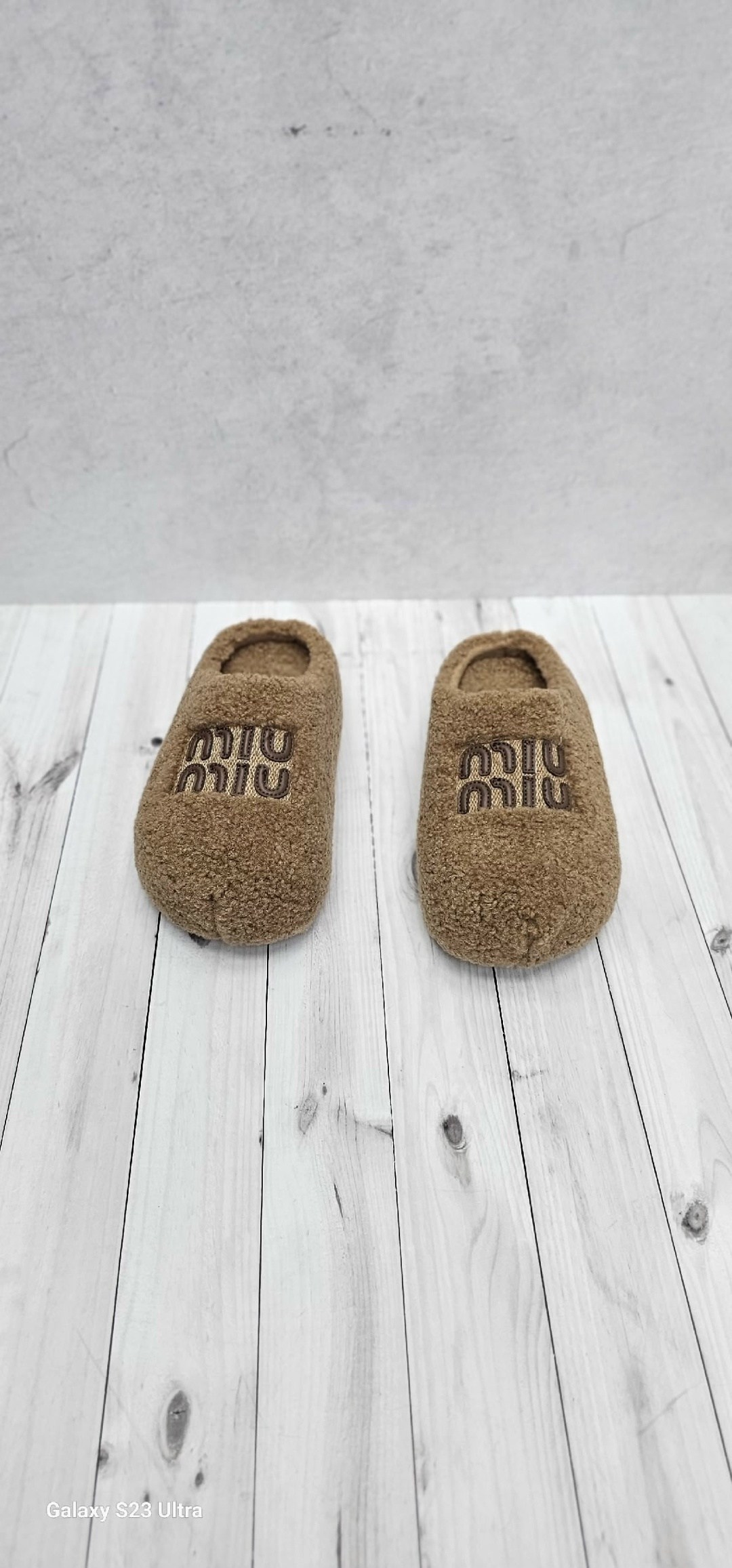 тапочки miu miu,тапочки модные,домашние тапочки женские,женские тапочки,плюшевые тапочки