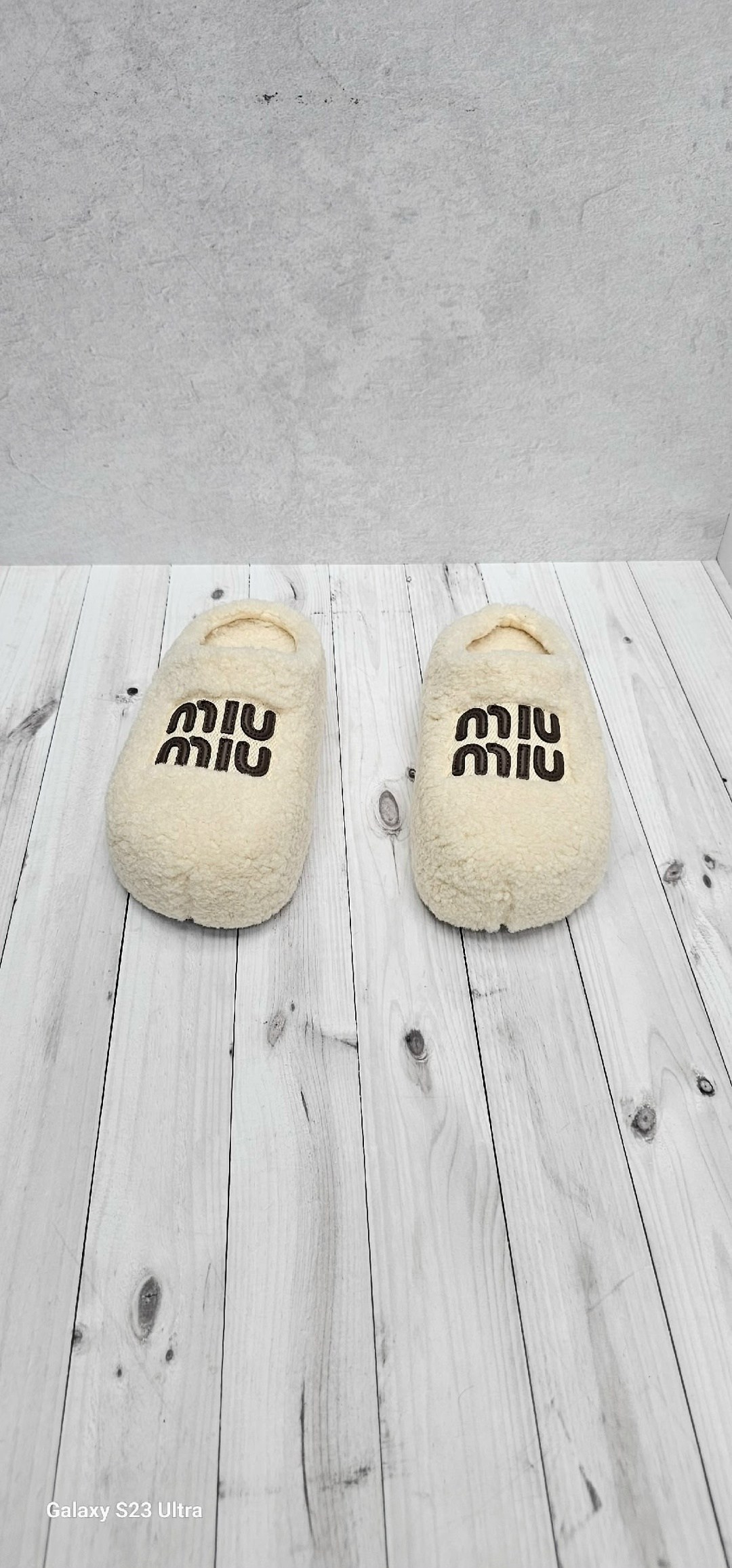 тапочки miu miu,тапочки модные,домашние тапочки женские,женские тапочки,плюшевые тапочки