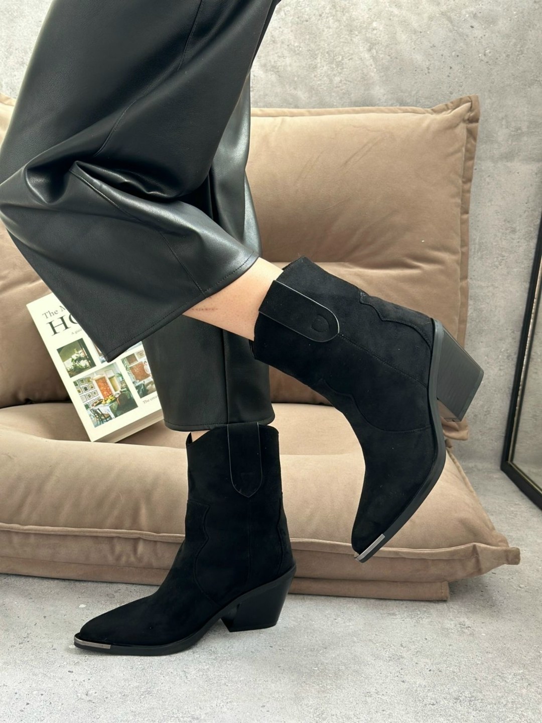 ,казаки женские,натуральная замша,полусапожки на каблуке,замшевые казаки