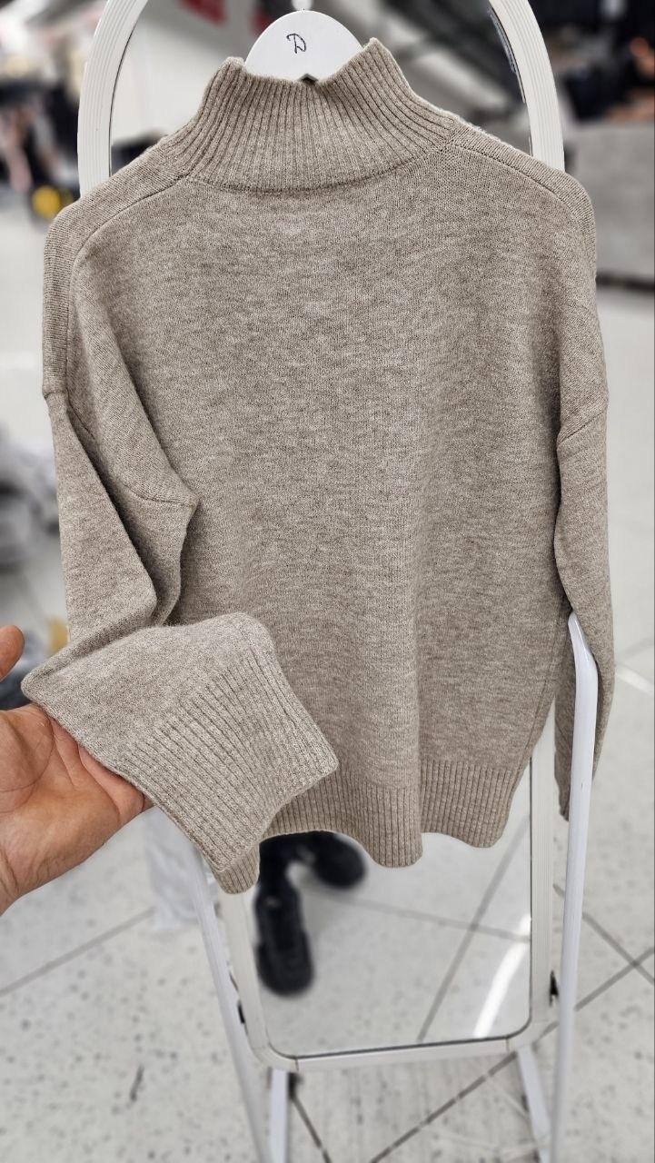 свитер с высоким воротом,кашемировый свитер с высоким воротником,свитер,свитер бежевый,свитер с воротником