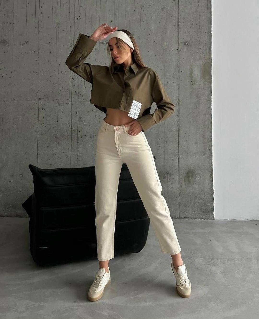 брюки джинсы,женский брюки,женские джинсы и брюки,рубашка бежевая