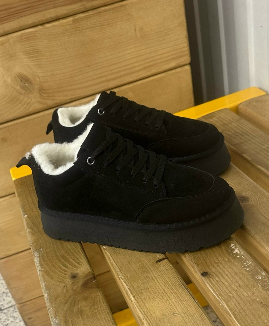 ,обуви,замшевые кроссовки,замшевые кеды,спортивная