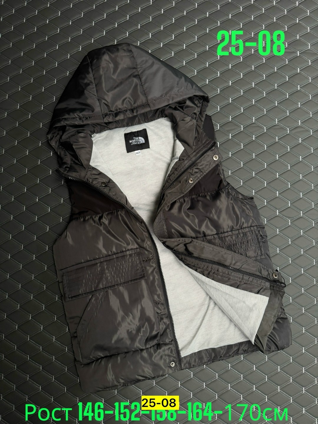 жилетка,жилет,жилетка детская,жилетка безрукавка,жилетка демисезонная