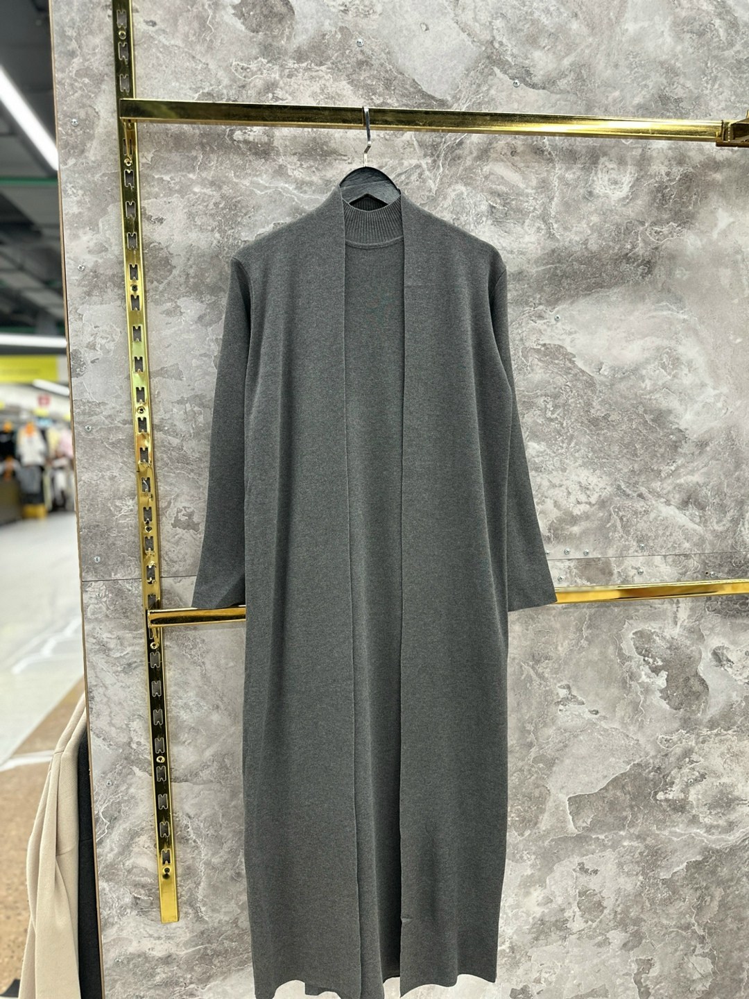 трикотажное платье,платье с высоким воротником,платье миди,женские платья,платье