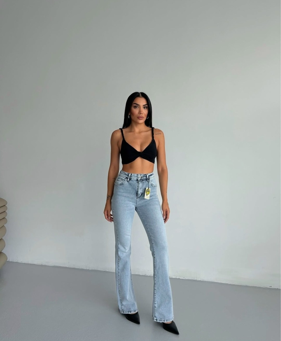 женские джинсы,джинсы клеш с высокой посадкой,джинсы женские клеш,клёш от колена джинсы,джинсы женские с высокой посадкой клеш