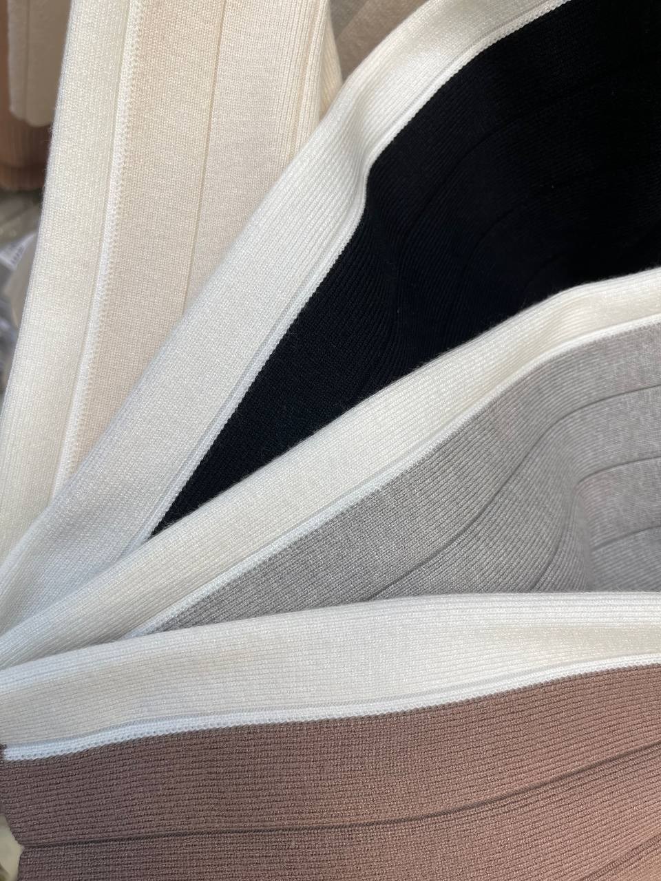 костюмы брючные,трикотажные костюмы,белый брючный костюм,костюм с брюками,костюм бежевый