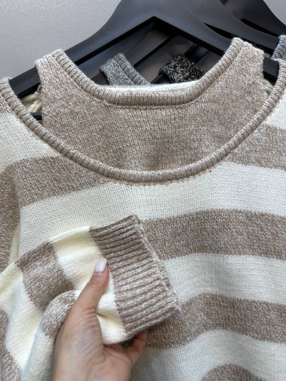 свитер в полоску,свитер,полосатый свитер,свитер модный,женские свитера