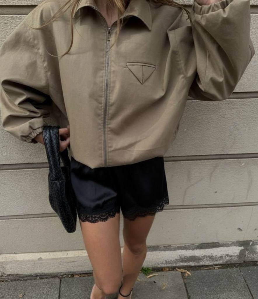 шорты кожаные,шорты женские,шелковые шорты,шорты модные,шорты стильные