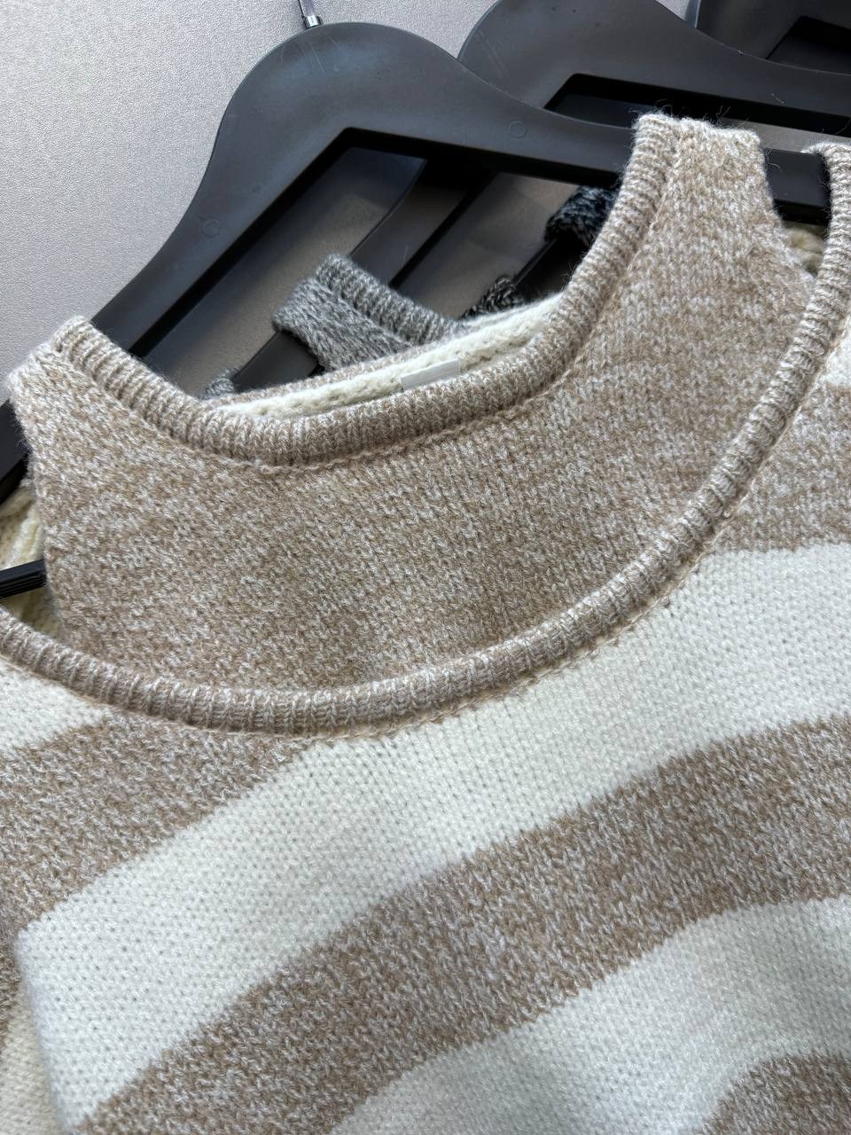 свитер в полоску,свитер,полосатый свитер,свитер модный,женские свитера