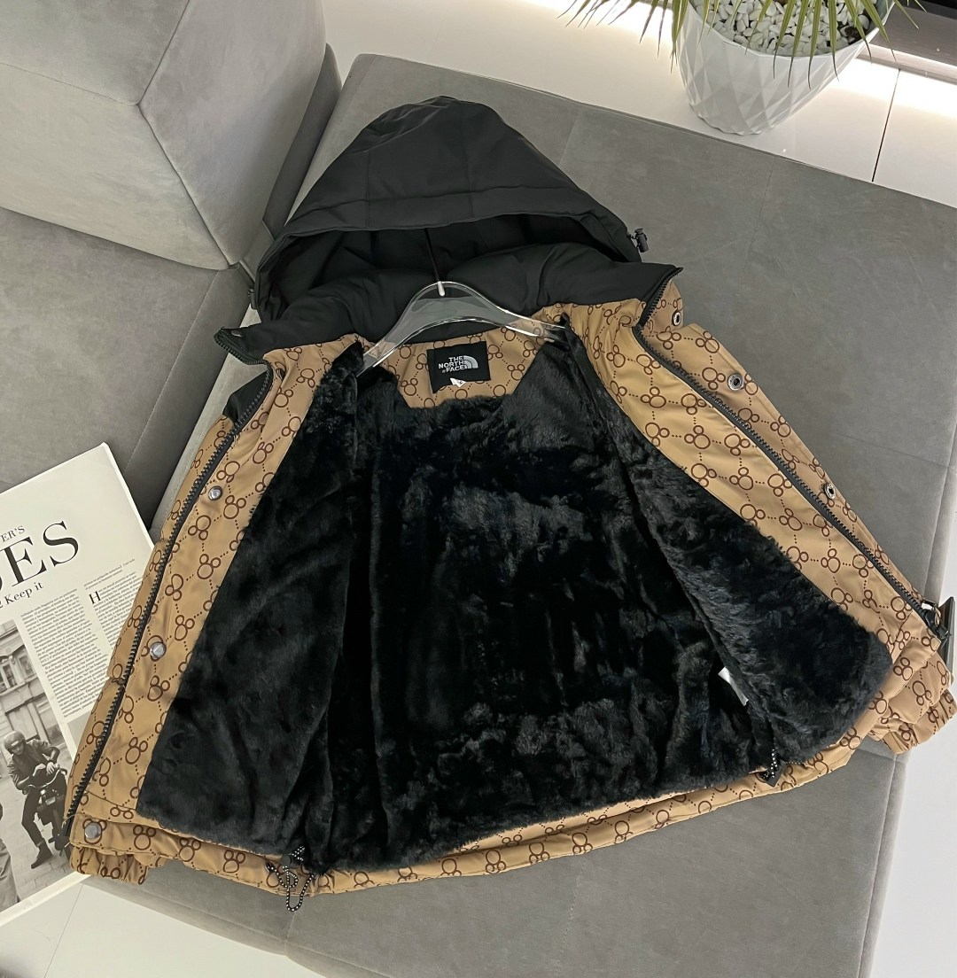 пуховик gucci x the north face,куртка с принтом gucci x the north face,теплая куртка,пуховик gucci,куртка гуччи и норт фейс