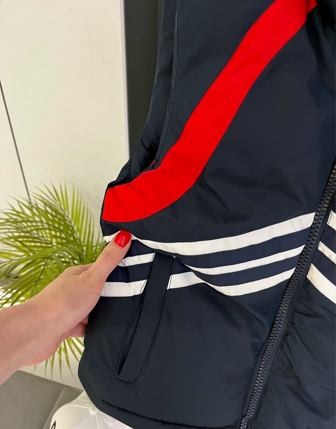 теплый жилет,жилет мужская с капюшоном,жилетка барбери мужская,жилет повседневный,жилет