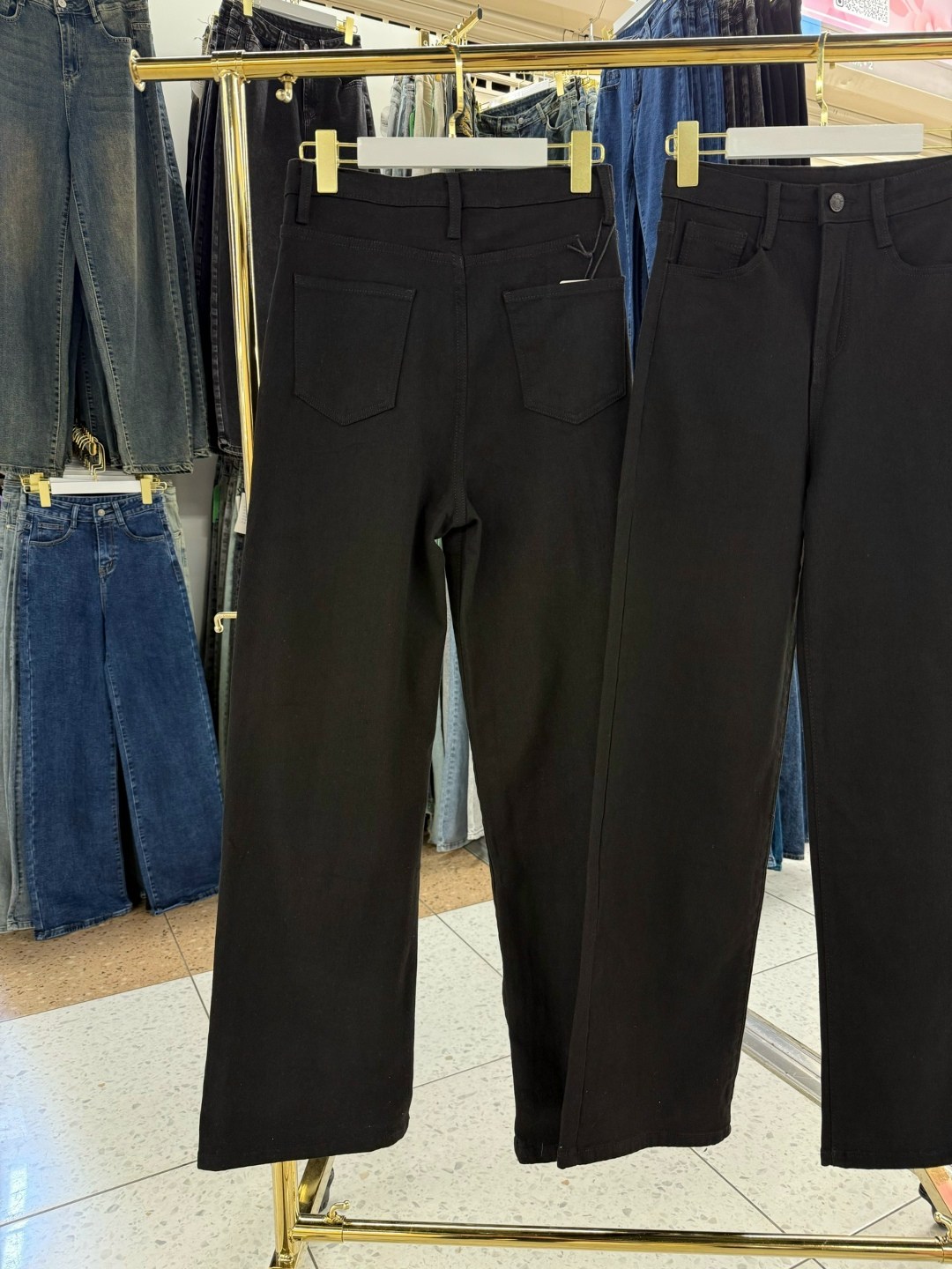 брюки джинсы,джинсы клеш черные,женские джинсы,широкие черные джинсы,прямые джинсы