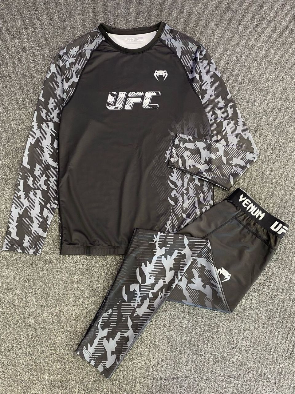рашгард ufc venum fight week black,рашгард юфс венум,компрессионный рашгард ufc venum,спортивные костюмы для мужчин,venum ufc рашгард authentic fight week длинный