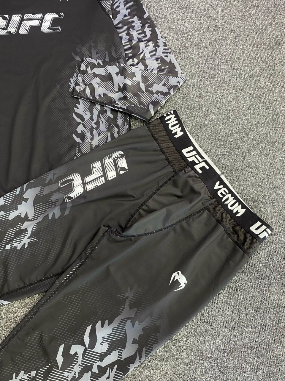 рашгард ufc venum fight week black,рашгард юфс венум,компрессионный рашгард ufc venum,спортивные костюмы для мужчин,venum ufc рашгард authentic fight week длинный