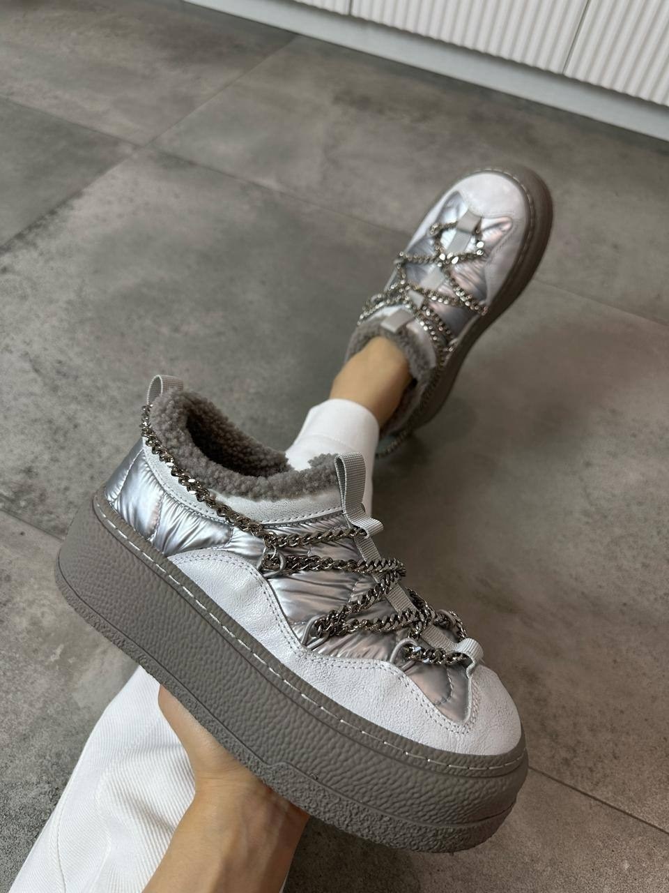 обувь,серебряные кроссовки женские,серебряные кроссовки,крутые серебристые кроссовки,обувь женская